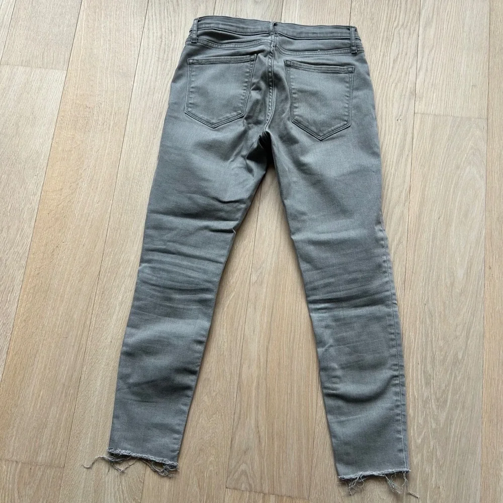 Banana Republic Mid Rise‎ Skinny Raw Hem Jeans Light Grey 26P Rock Grundge
